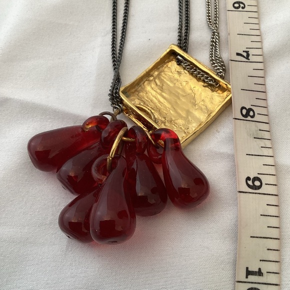 Anne-Marie Chagnon gold tone red glass necklace - Picture 6 of 6